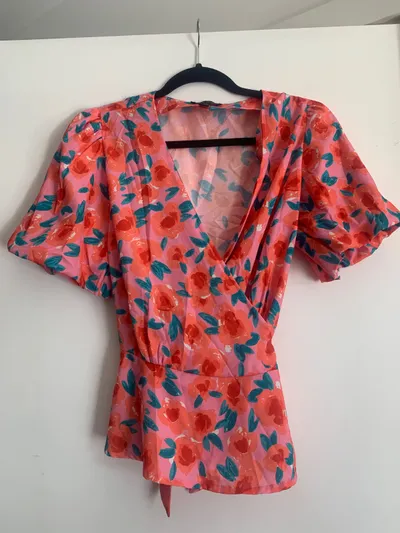 New Look New Look Tops & t-shirts - Size 12 thumbnail 1